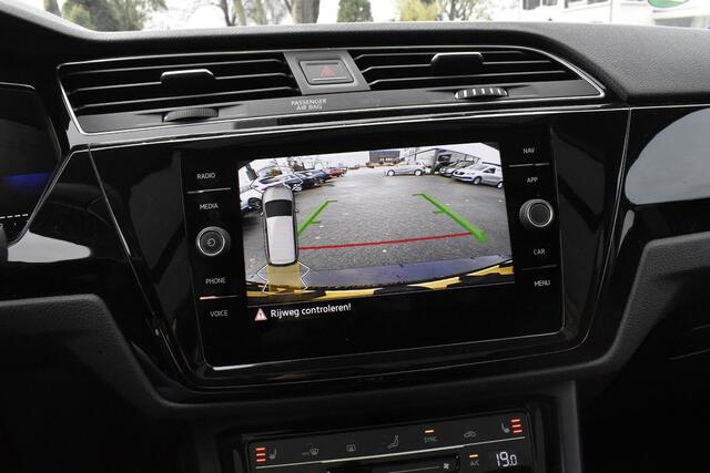 Volkswagen TOURAN 1.5 TSI Business 7p Pano - Trekhaak - BTW