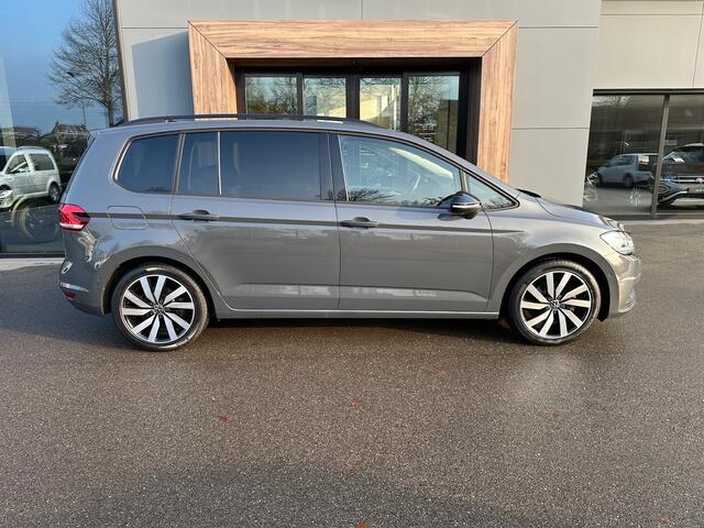 Volkswagen TOURAN 1.5 TSI Highline 7-peroons | Trekhaak | Standkachel | Panoramadak | Keyless | Dode hoek | Rijklaar incl. garantie