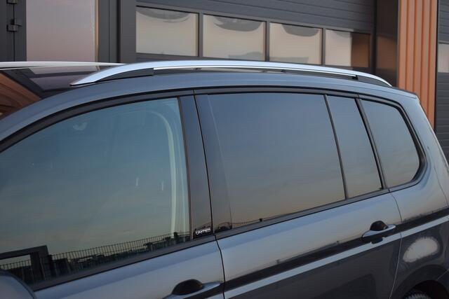 Volkswagen TOURAN 1.5 TSI 150pk DSG R-line 7-Persoons | Trekhaak | Camera | LED | 18"