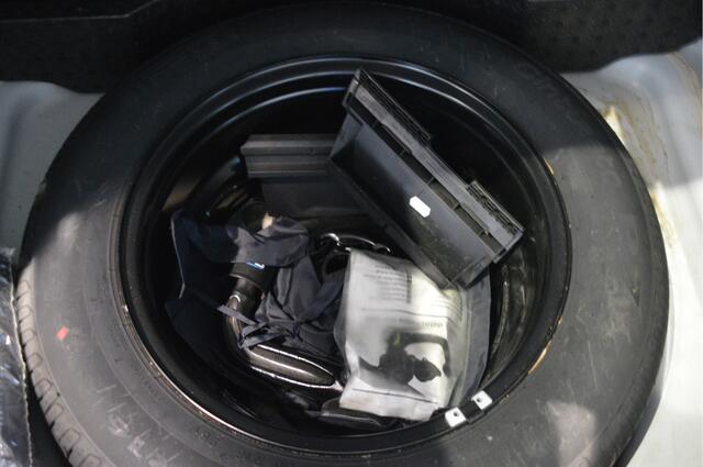 Volkswagen TOURAN 1.5 TSI Highline navi clima cruise led pdc trekhaak 150 pk !!