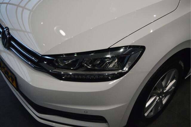 Volkswagen TOURAN 1.5 TSI Highline navi clima cruise led pdc trekhaak 150 pk !!