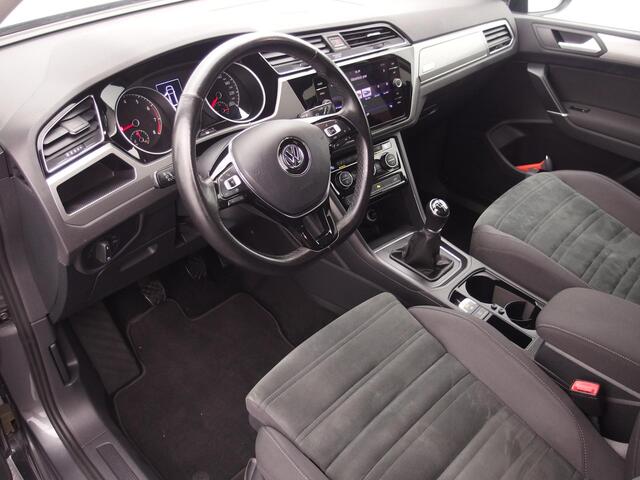 Volkswagen TOURAN 1.5 TSI 150PK Comfortline Business 7p CAMERA / STOELVERW / DAB+ / ACC / PDC / BLUETOOTH / CRUISE / NL-AUTO