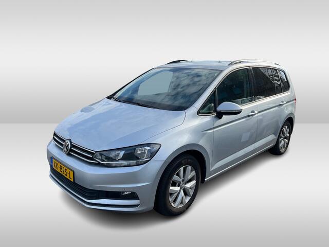 Volkswagen TOURAN 1.5 TSI 150pk Comfortline Executive DSG Automaat Navigatie / Parkeersensoren / Camera / Trekhaak afneembaar / LM velgen / Airconditioning