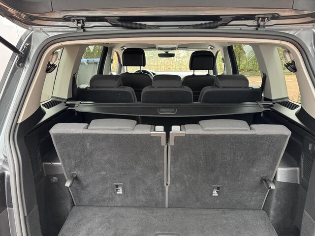 Volkswagen TOURAN 1.0 TSI 115PK Highline 7p AdaptiveCruise AppleCarplay Camera 7-Persoons