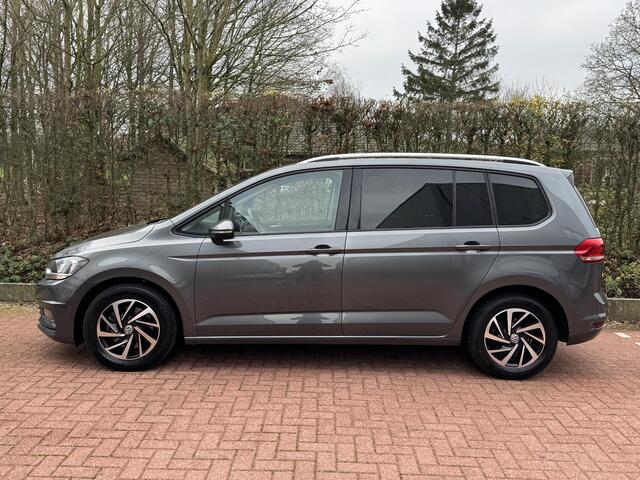 Volkswagen TOURAN 1.0 TSI 115PK Highline 7p AdaptiveCruise AppleCarplay Camera 7-Persoons