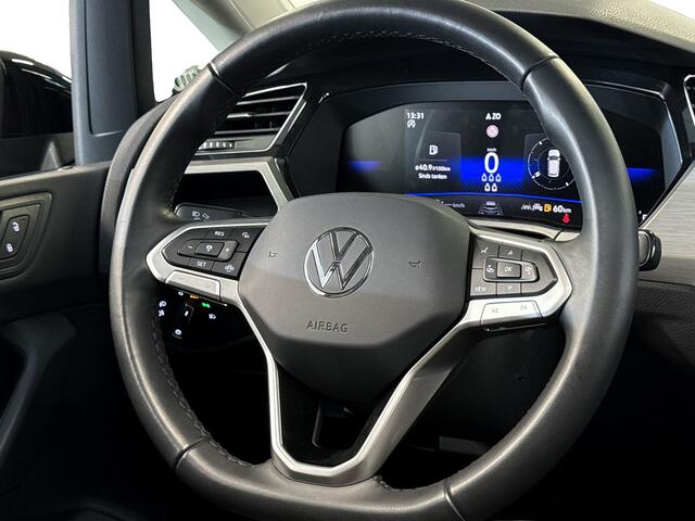Volkswagen TOURAN 1.5 150pk TSI Highline 7p Panoramaschuif-kanteldak | Navigatie 'Discover Media' | 'Easy Open & Close' Pakket