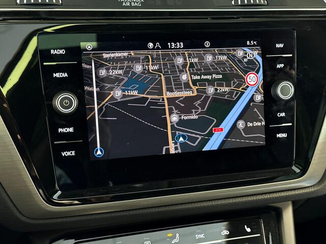 Volkswagen TOURAN 1.5 150pk TSI Highline 7p Panoramaschuif-kanteldak | Navigatie 'Discover Media' | 'Easy Open & Close' Pakket