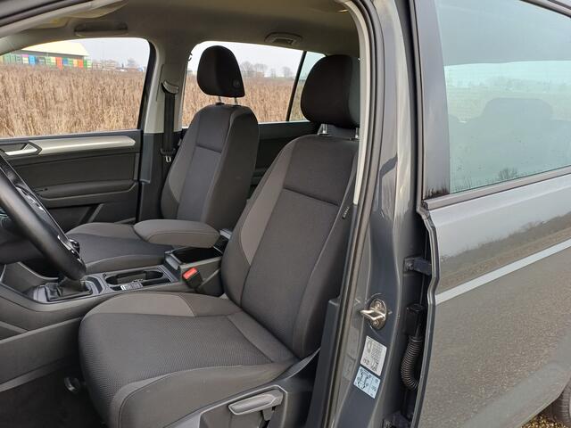 Volkswagen TOURAN TSI Comfortline 7-Pers. /Clima/Navi/Carplay/Cruise/