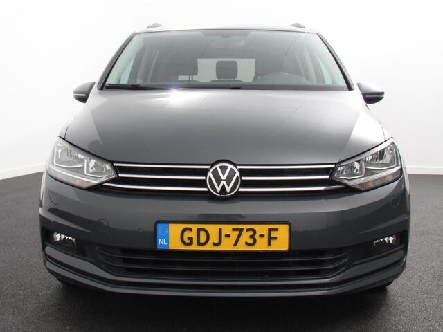 Volkswagen TOURAN 1.5 TSI 150pk DSG Comfortline Plus 7p | Navigatie | Apple Carplay/Android Auto | Wegklapbare trekhaak | Parkeersensoren | Adaptive Cruise Control | Stoelverwarming | Getinte ramen | Climate Control