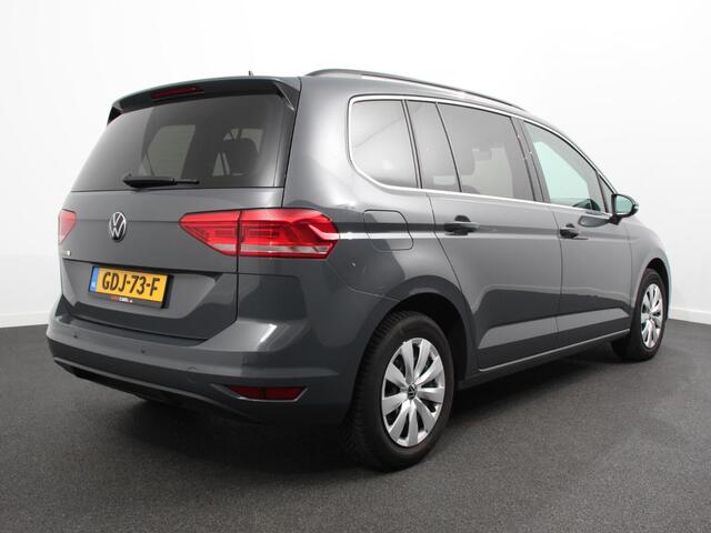 Volkswagen TOURAN 1.5 TSI 150pk DSG Comfortline Plus 7p | Navigatie | Apple Carplay/Android Auto | Wegklapbare trekhaak | Parkeersensoren | Adaptive Cruise Control | Stoelverwarming | Getinte ramen | Climate Control
