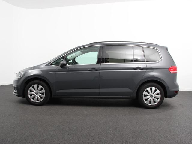 Volkswagen TOURAN 1.5 TSI 150pk DSG Comfortline Plus 7p | Navigatie | Apple Carplay/Android Auto | Wegklapbare trekhaak | Parkeersensoren | Adaptive Cruise Control | Stoelverwarming | Getinte ramen | Climate Control