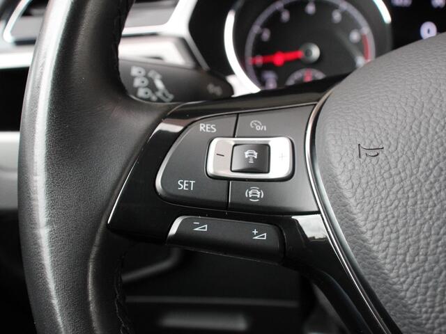 Volkswagen TOURAN 1.5 TSI 150pk DSG Comfortline Plus 7p | Navigatie | Apple Carplay/Android Auto | Wegklapbare trekhaak | Parkeersensoren | Adaptive Cruise Control | Stoelverwarming | Getinte ramen | Climate Control