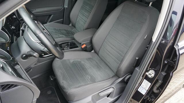 Volkswagen TOURAN 1.5 TSI 150PK 7-Zits DSG R-Line & Highline LED Keyless 17inch LM Stoel & Stuurverwarming *Unieke nette staat*