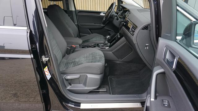 Volkswagen TOURAN 1.5 TSI 150PK 7-Zits DSG R-Line & Highline LED Keyless 17inch LM Stoel & Stuurverwarming *Unieke nette staat*