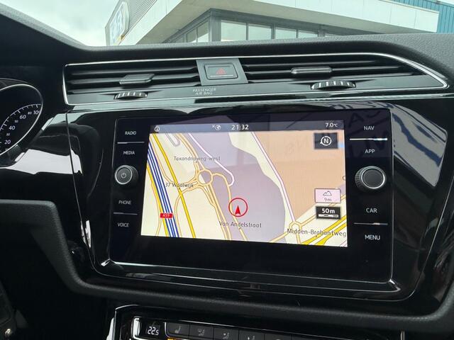 Volkswagen TOURAN 1.5 TSI AUTOMAAT 150PK HIGHLINE AIRCO-ECC PANORAMADAK NAVI PDC.