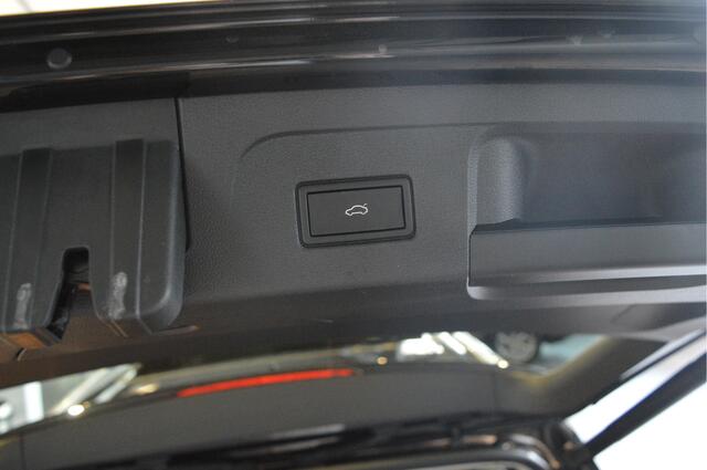 Volkswagen TOURAN 1.5 TSI R-LINE 7p navi camera pano trekhaak 18 inch !!