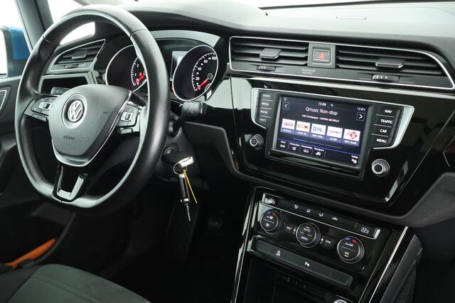 Volkswagen TOURAN 1.2 TSI 110pk R-Line Highline 7Pers. Trekhaak Led Panoramadak Navigatie