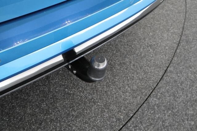 Volkswagen TOURAN 1.2 TSI 110pk R-Line Highline 7Pers. Trekhaak Led Panoramadak Navigatie