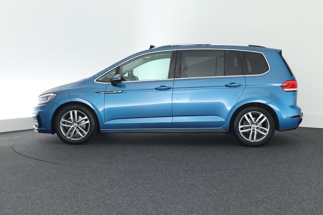 Volkswagen TOURAN 1.2 TSI 110pk R-Line Highline 7Pers. Trekhaak Led Panoramadak Navigatie