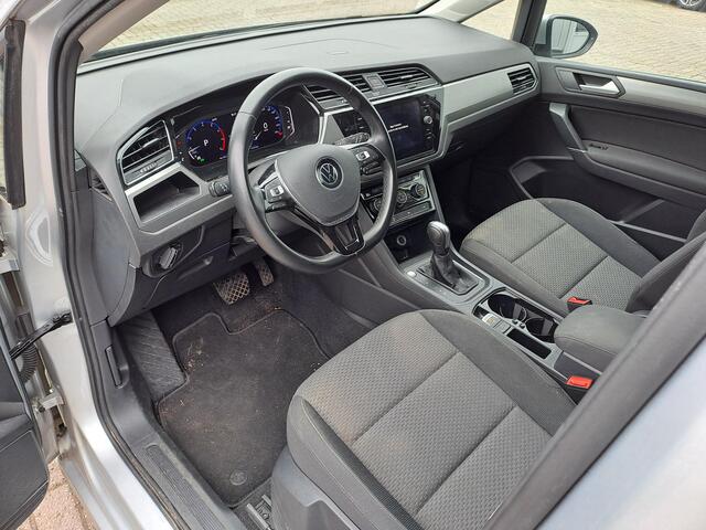 Volkswagen TOURAN 1.5 TSI Comfortline Business 7p Trekhaak, ACC, Digitale cockpit, Camera, Stoelverwarming