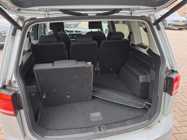 Volkswagen TOURAN 1.5 TSI Comfortline Business 7p Trekhaak, ACC, Digitale cockpit, Camera, Stoelverwarming