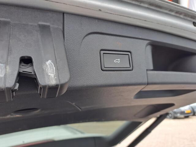 Volkswagen TOURAN 1.5 TSI Comfortline Business 7p Trekhaak, ACC, Digitale cockpit, Camera, Stoelverwarming