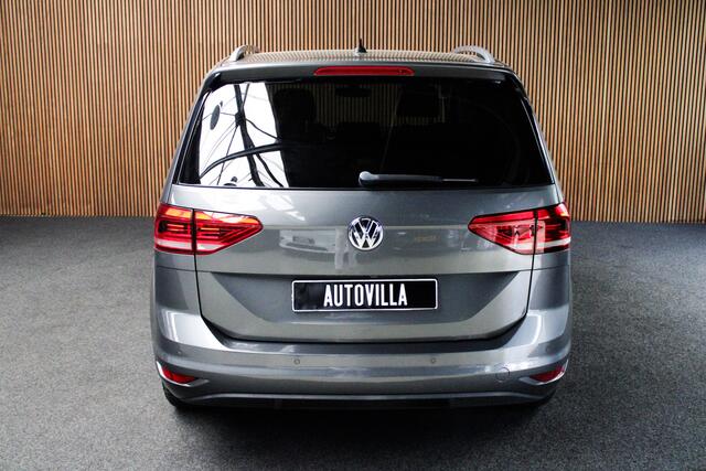 Volkswagen TOURAN 1.2 TSI Connected Series Panorama Dak - Trekhaak Electrice - Navigatie