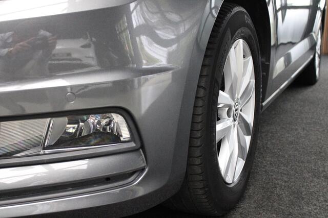 Volkswagen TOURAN 1.2 TSI Connected Series Panorama Dak - Trekhaak Electrice - Navigatie