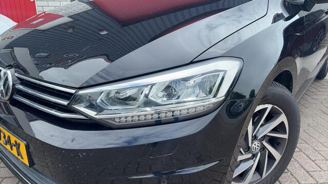 Volkswagen TOURAN 1.4 TSI Highline Business R 7p AUTOMAAT / FULL LED / TREKHAAK / CARPLAY / STOELVERW / NAVI / CLIMA / PDC / BLUETOOTH / ACC