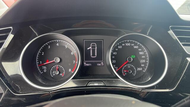 Volkswagen TOURAN 1.4 TSI Highline Business R 7p AUTOMAAT / FULL LED / TREKHAAK / CARPLAY / STOELVERW / NAVI / CLIMA / PDC / BLUETOOTH / ACC