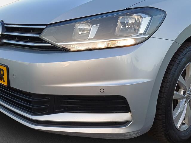 Volkswagen TOURAN 1.5 TSI Highline 7- Pers. /Clima/Cruise/Parkh.v+a/Navi/16"/