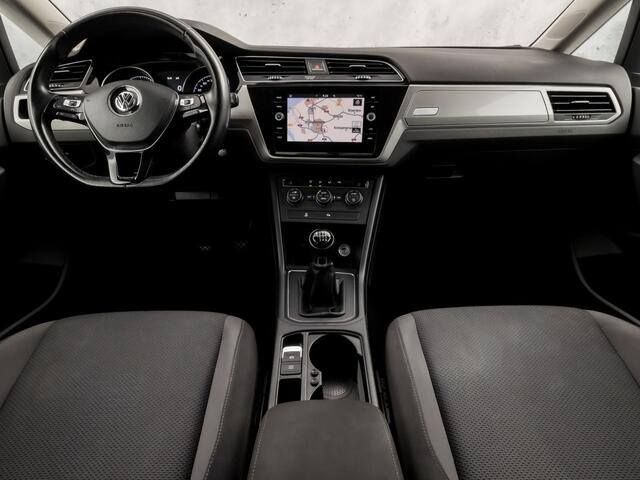 Volkswagen TOURAN 1.4 TSI Highline 150Pk (GROOT NAVI, CLIMATE, GETINT GLAS, TREKHAAK, SPORTSTOELEN, PARKEERSENSOREN, ADAPTIVE CRUISE, NIEUWSTAAT)