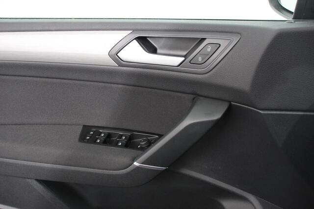 Volkswagen TOURAN 1.5 TSI 150pk DSG Comfortline 7p Navigatie Apple Carplay/Android Auto Climate Control Adaptive Cruise Control Stoelverwarming
