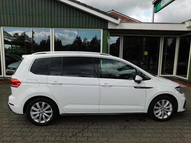 Volkswagen TOURAN 1.4TSI 150PK 7P! R-LINE!! All-in Prijs! Trekhaak!