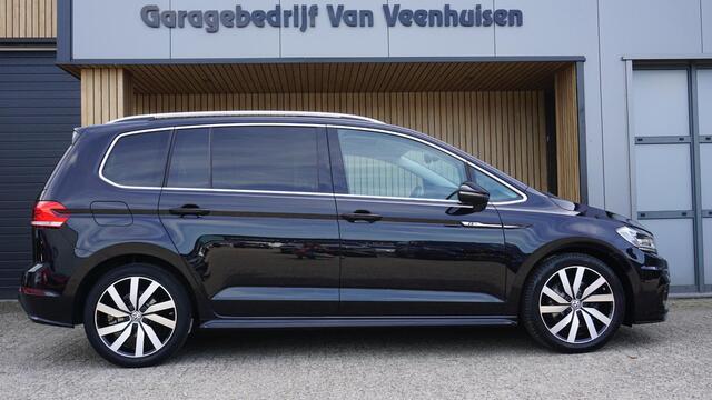 Volkswagen TOURAN 1.5 TSI 150pk R-Line & Highline 7-Zits Pano.Dak 18inch LM LED Adaptive Cruise Control A-Camera *Zeer Nette Touran*