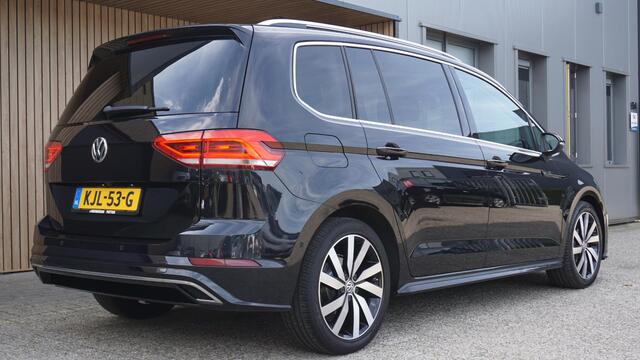 Volkswagen TOURAN 1.5 TSI 150pk R-Line & Highline 7-Zits Pano.Dak 18inch LM LED Adaptive Cruise Control A-Camera *Zeer Nette Touran*