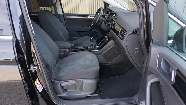 Volkswagen TOURAN 1.5 TSI 150pk R-Line & Highline 7-Zits Pano.Dak 18inch LM LED Adaptive Cruise Control A-Camera *Zeer Nette Touran*