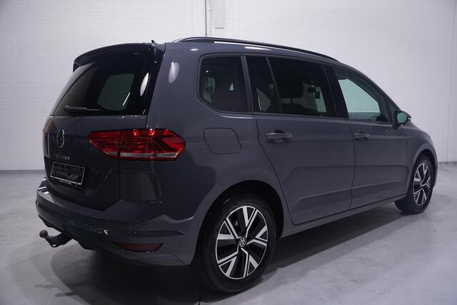 Volkswagen TOURAN 1.5 TSI Comfortline 7p Led koplampen Apple Carplay Panodak Winterpakket Trekhaak Camera 7 zits