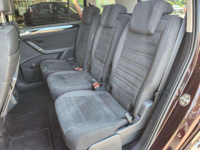 Volkswagen TOURAN 1.5 TSI Highline, 1e eigenaar, dealeronderhouden, Trekhaak, Navi, Camera, Android/Apple