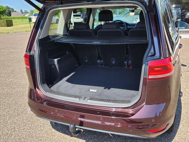 Volkswagen TOURAN 1.5 TSI Highline, 1e eigenaar, dealeronderhouden, Trekhaak, Navi, Camera, Android/Apple