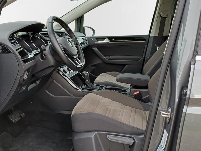 Volkswagen TOURAN 1.5 TSI Highline / Trekhaak / LED / Panodak