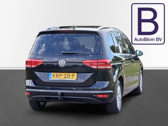 Volkswagen TOURAN 1.5 TSI Highline / Trekhaak / Panodak / Carplay