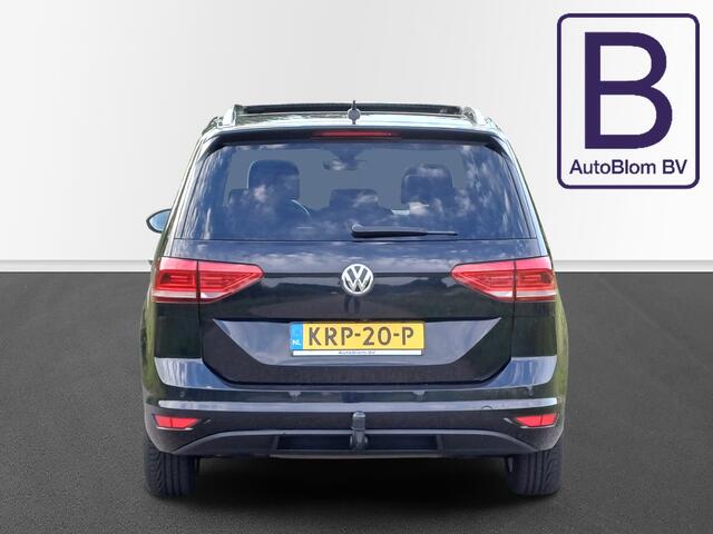 Volkswagen TOURAN 1.5 TSI Highline / Trekhaak / Panodak / Carplay