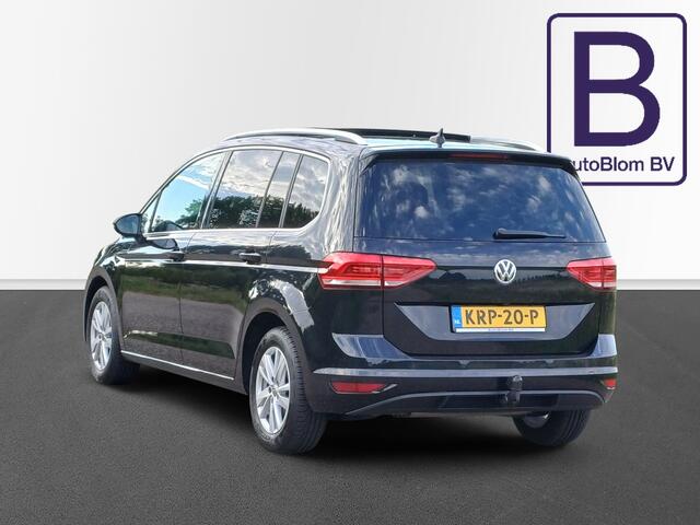 Volkswagen TOURAN 1.5 TSI Highline / Trekhaak / Panodak / Carplay