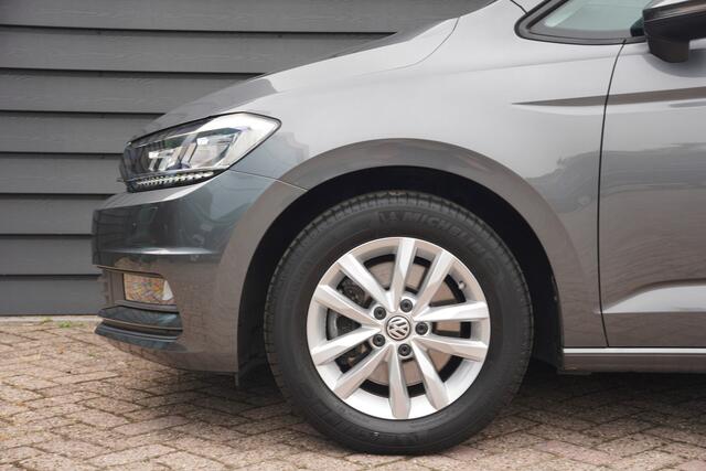 Volkswagen TOURAN 1.5 TSI Highline - 7 PERS - TREKHAAK - ADAPT. CRUISE - AUTOMAAT -
