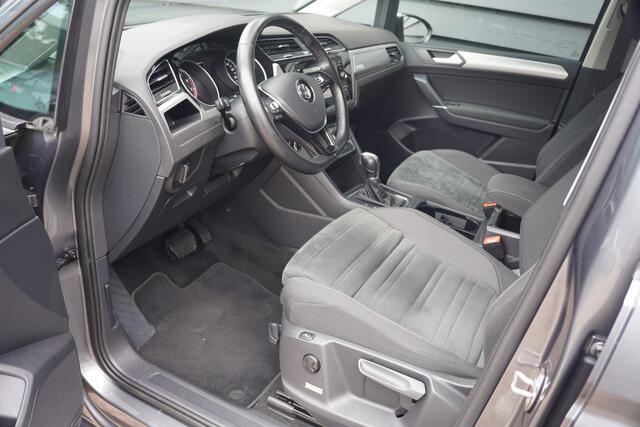 Volkswagen TOURAN 1.5 TSI Highline - 7 PERS - TREKHAAK - ADAPT. CRUISE - AUTOMAAT -