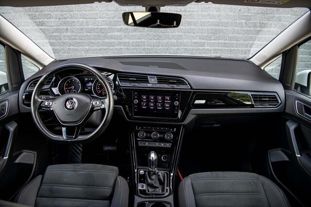 Volkswagen TOURAN 1.5 TSi 150 pk Highline Business R-line 7p | Keyless | Full LED | Camera | Stoelverwarming