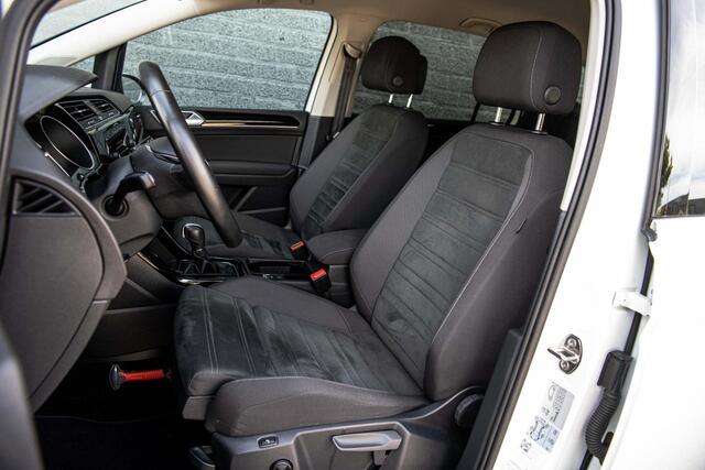 Volkswagen TOURAN 1.5 TSi 150 pk Highline Business R-line 7p | Keyless | Full LED | Camera | Stoelverwarming