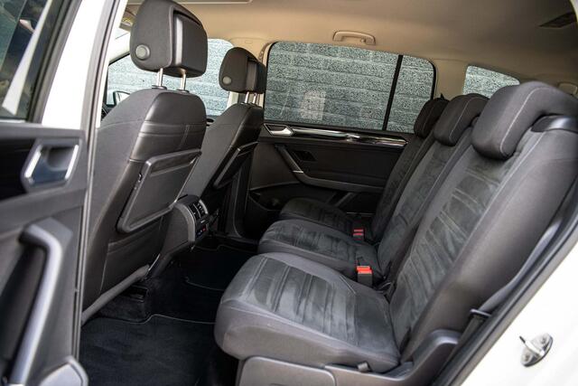 Volkswagen TOURAN 1.5 TSi 150 pk Highline Business R-line 7p | Keyless | Full LED | Camera | Stoelverwarming