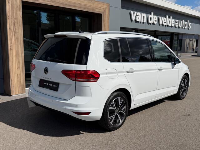 Volkswagen TOURAN 1.5 TSI 150pk Highline | Trekhaak | Led | Carplay | 17 Inch | Rijklaar incl. garantie